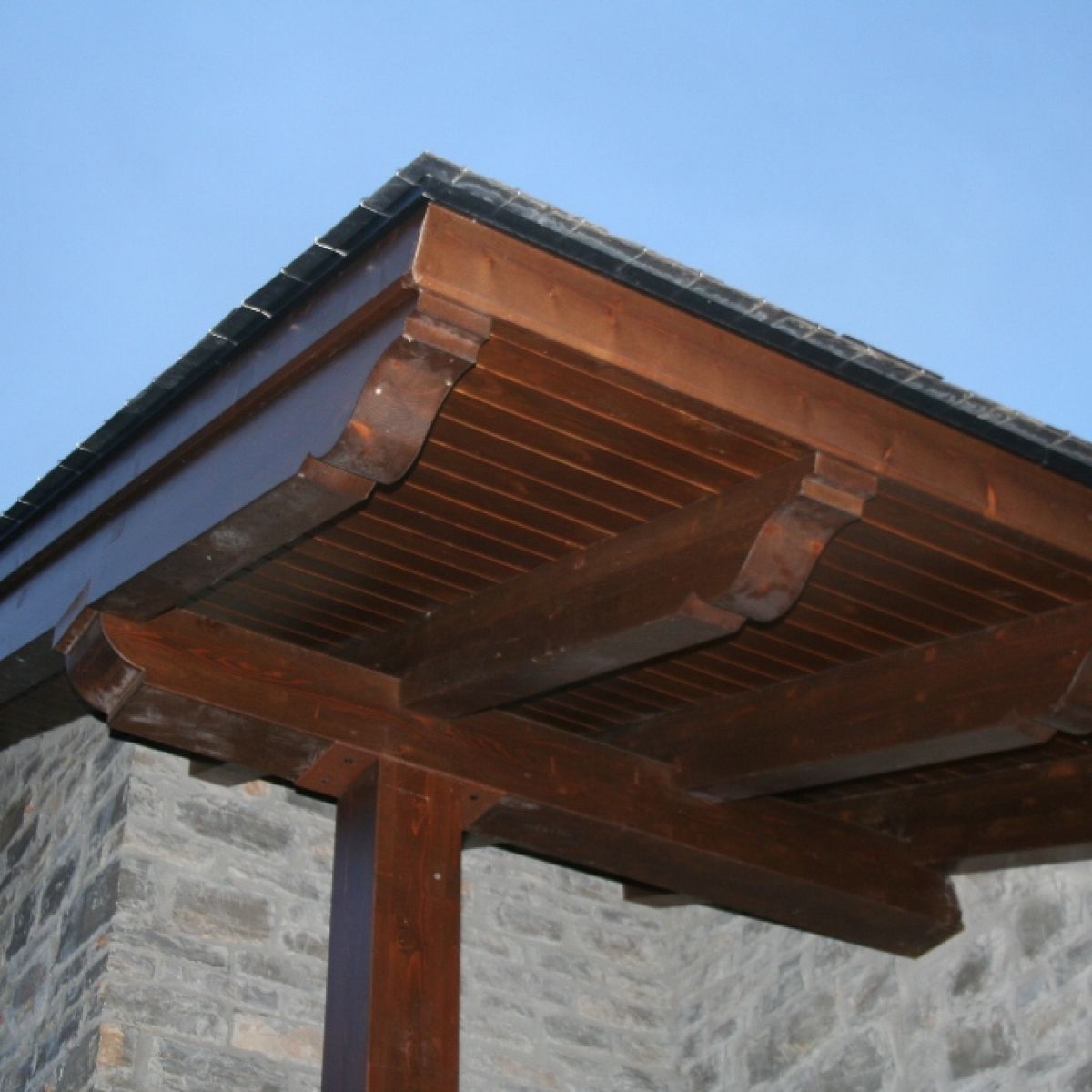 Foto de terminación de los canes y aleros